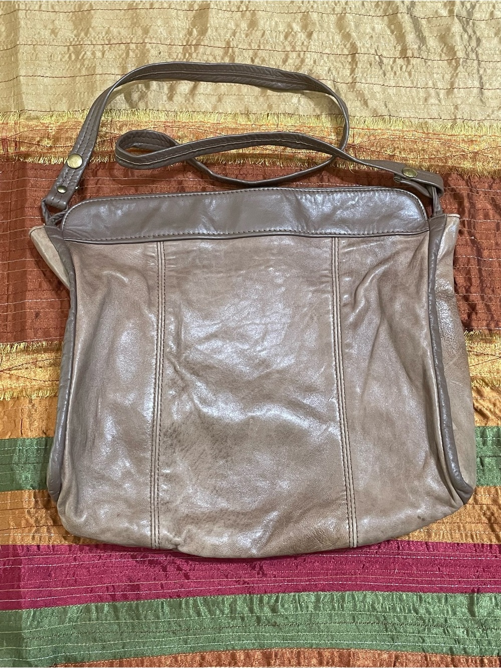 Letisse Vtg Distressed Leather Shoulder Bag.